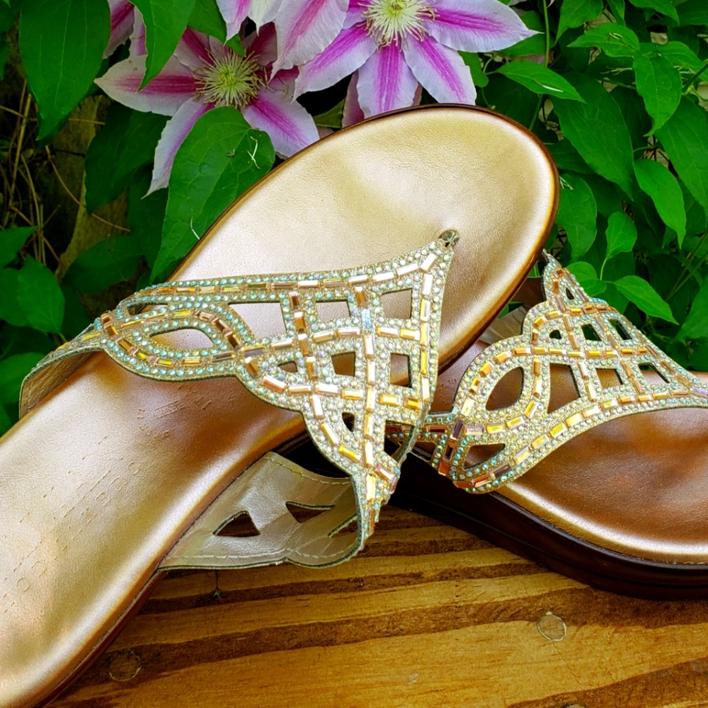 ITALIAN Shoemaker Thong Sandals. Size 8.5, Rose Gold Iridescent Rhinestone